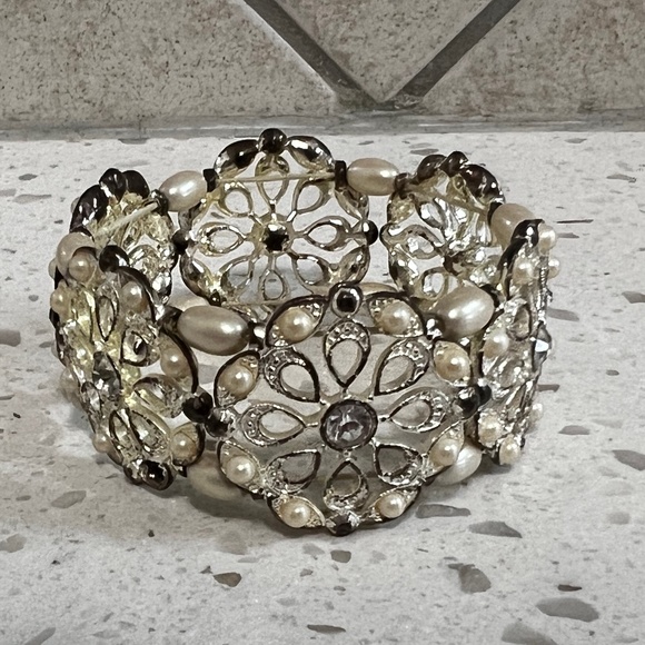 Iridescent Necklace with Free Pearl Bracelet - Picture 5 of 7